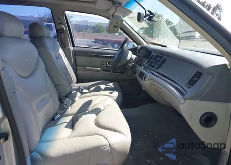 1997 Lincoln Town Car Cartier z USA, uszkodzony, nr VIN 1LNLM83W3VY744356